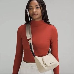 🎀LULULEMON CROSABODY BAG WITH NANO POUCH🎀